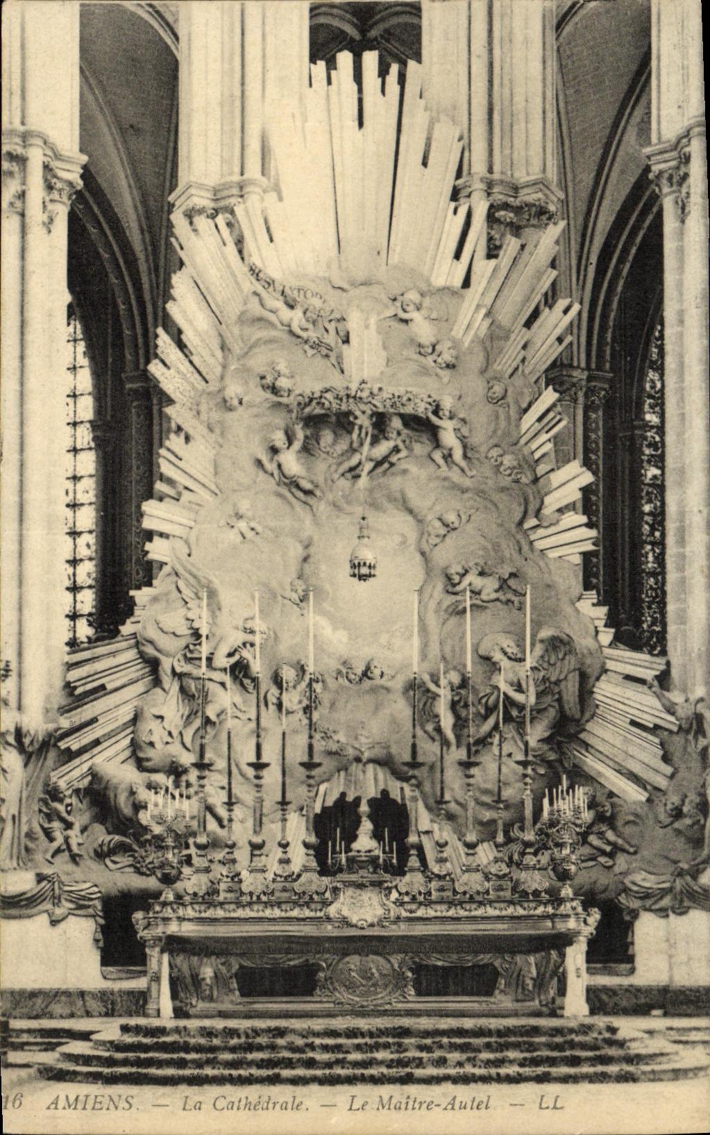 VINTAGE POSTCARD Amiens the Cathedral the Master Furnace bridge