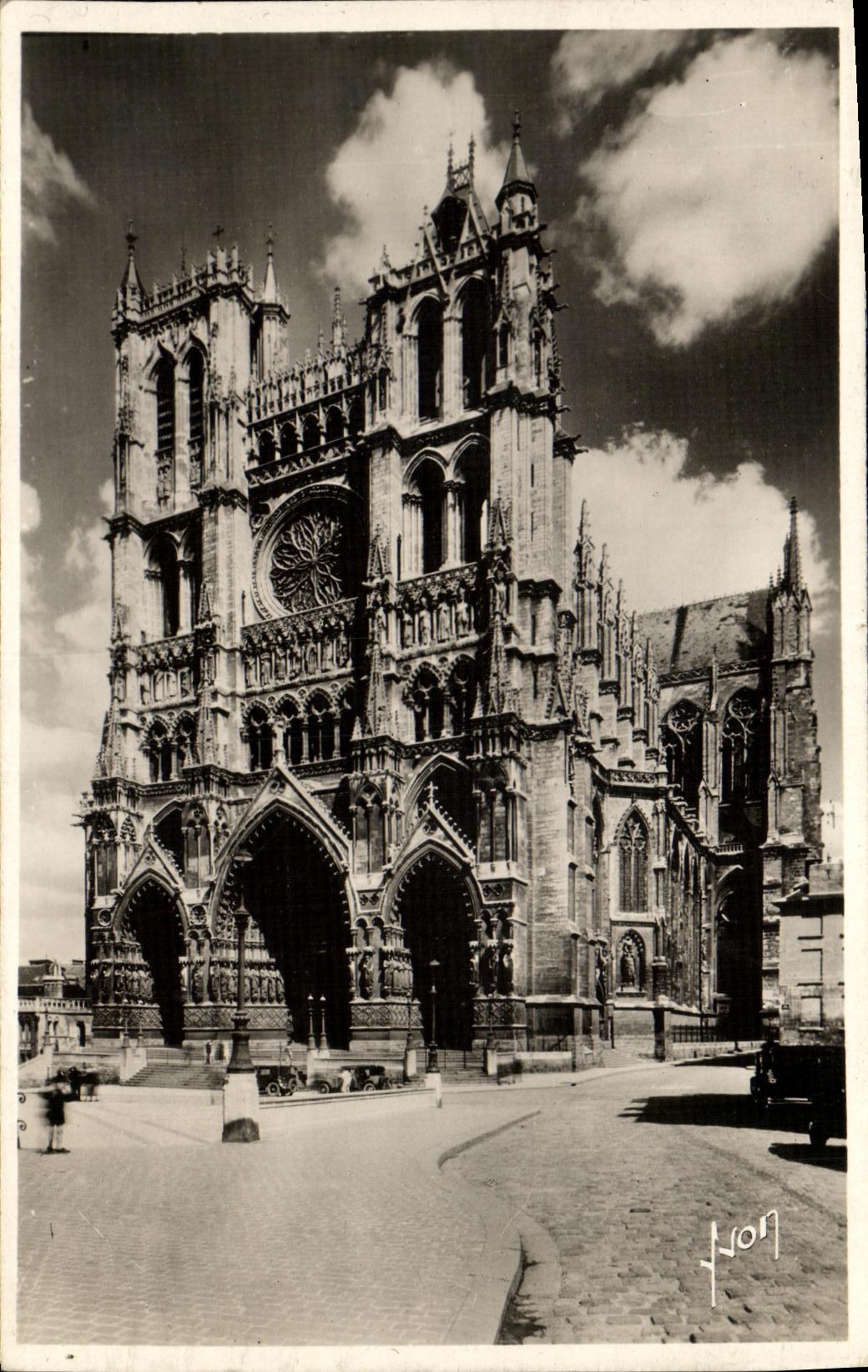 VINTAGE POSTCARD Amiens the Cathedral