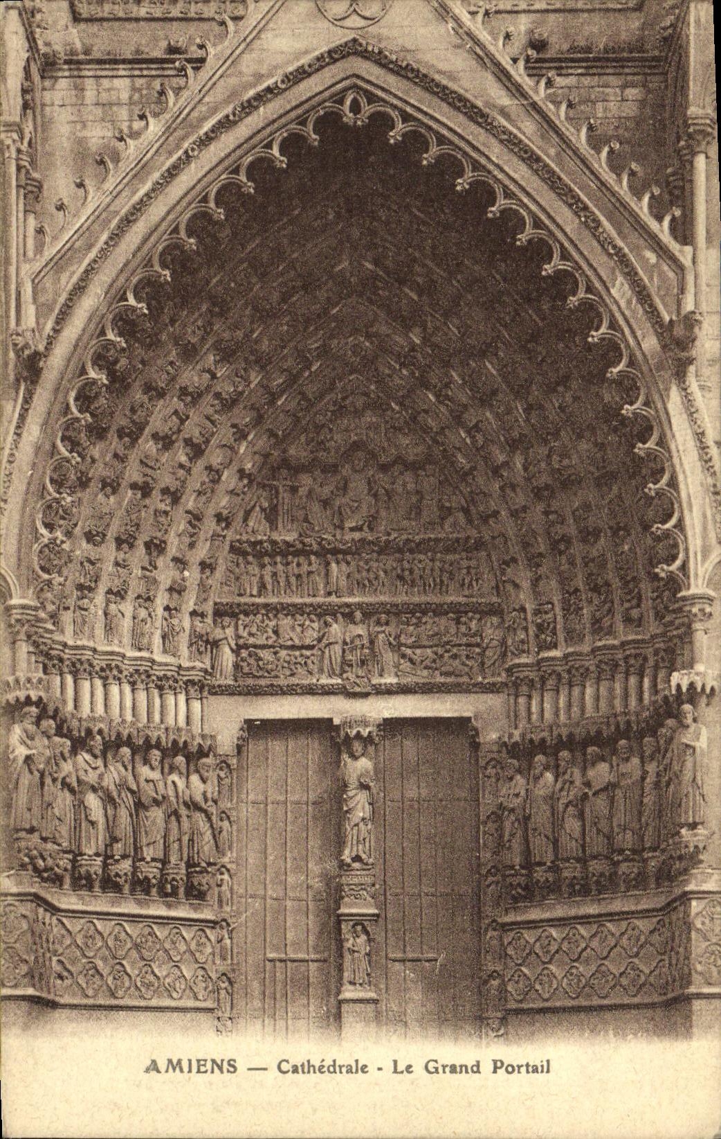 VINTAGE POSTCARD Amiens Cathedral the Large Gate