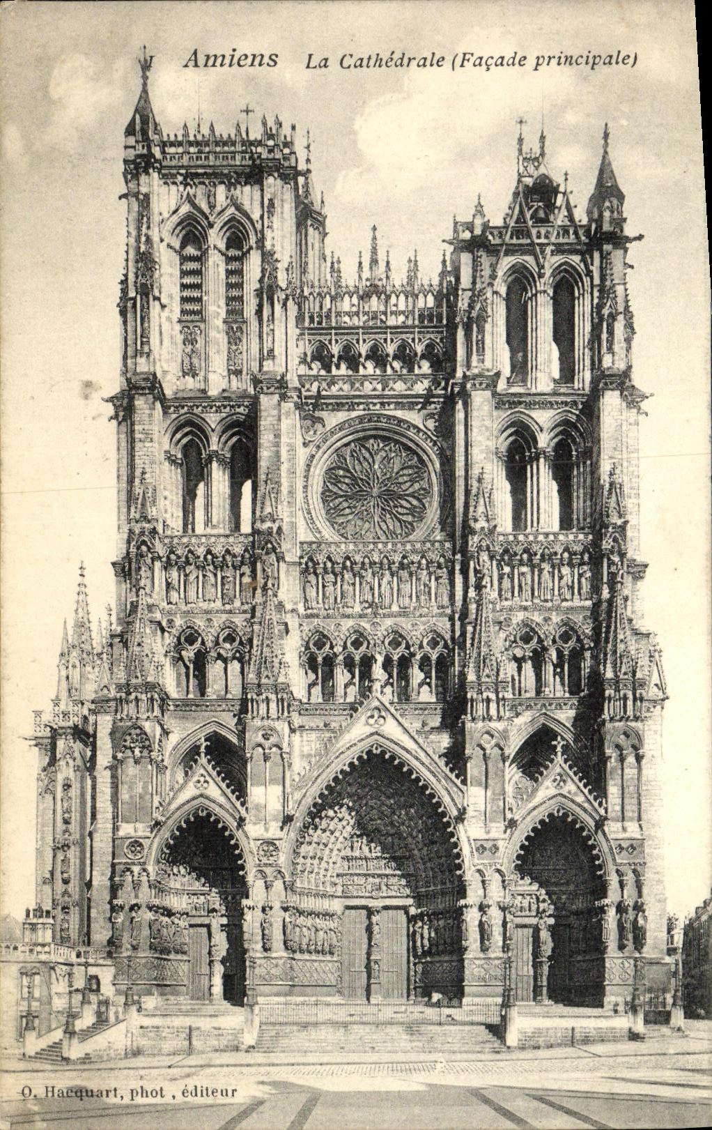 VINTAGE POSTCARD Amiens the Cathedral principal Frontage