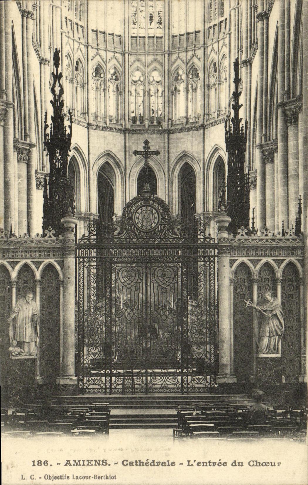 VINTAGE POSTCARD Amiens Cathedral L Entered of the Chorus