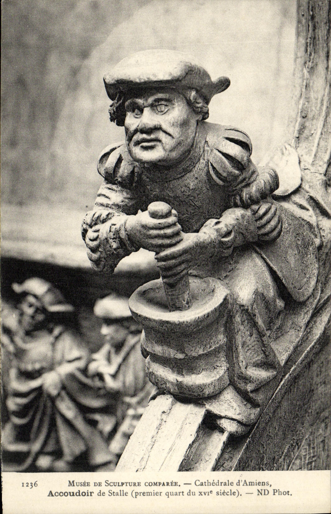 VINTAGE POSTCARD Cathedral D Amiens Balustrade of stall