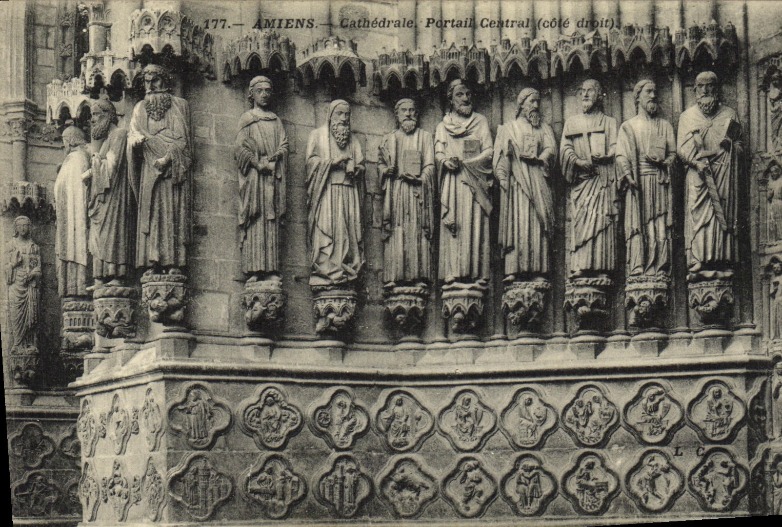 VINTAGE POSTCARD Cathedral Amiens Central Gate