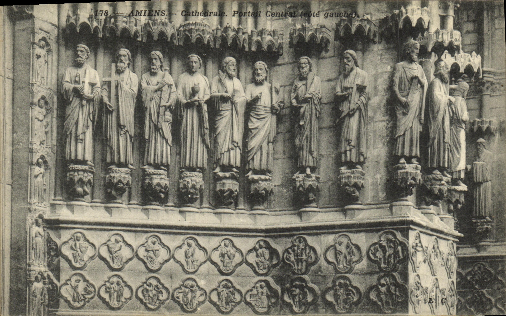 VINTAGE POSTCARD Amiens Cathedral Central Gate Left side