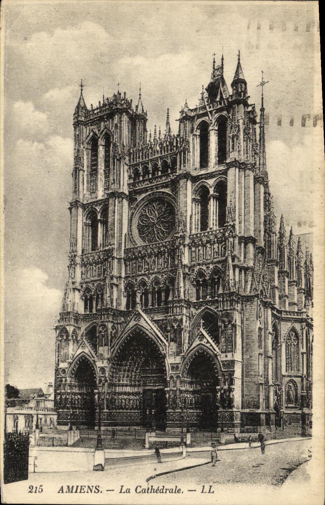 VINTAGE POSTCARD Amiens the Cathedral