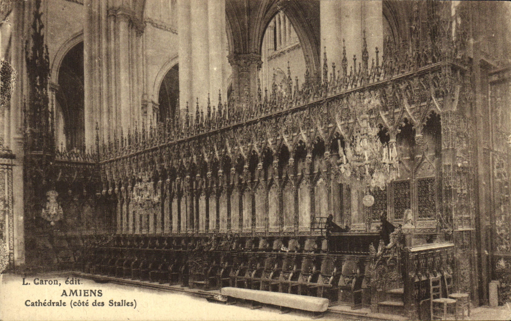 VINTAGE POSTCARD Amiens Cathedrale Dimensions stalls