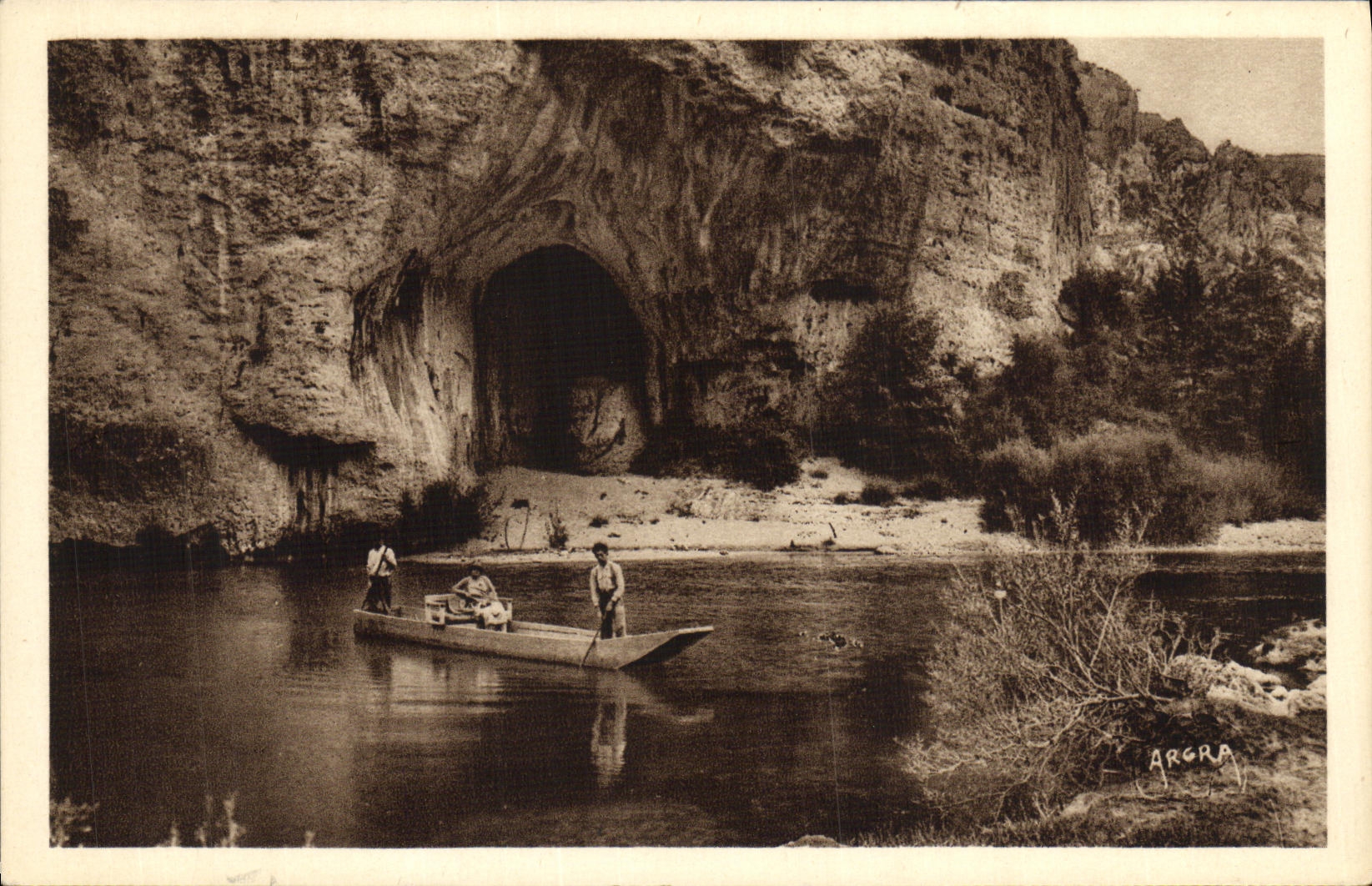 VINTAGE POSTCARD Gorges of the Tarn Cave of the Mummy