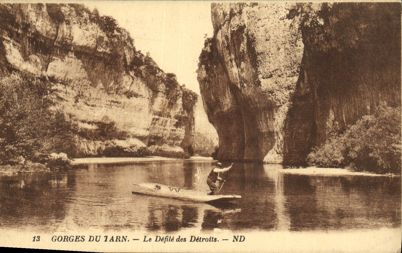 VINTAGE POSTCARD Gorges of the Tarn Rocks the Procession Straits