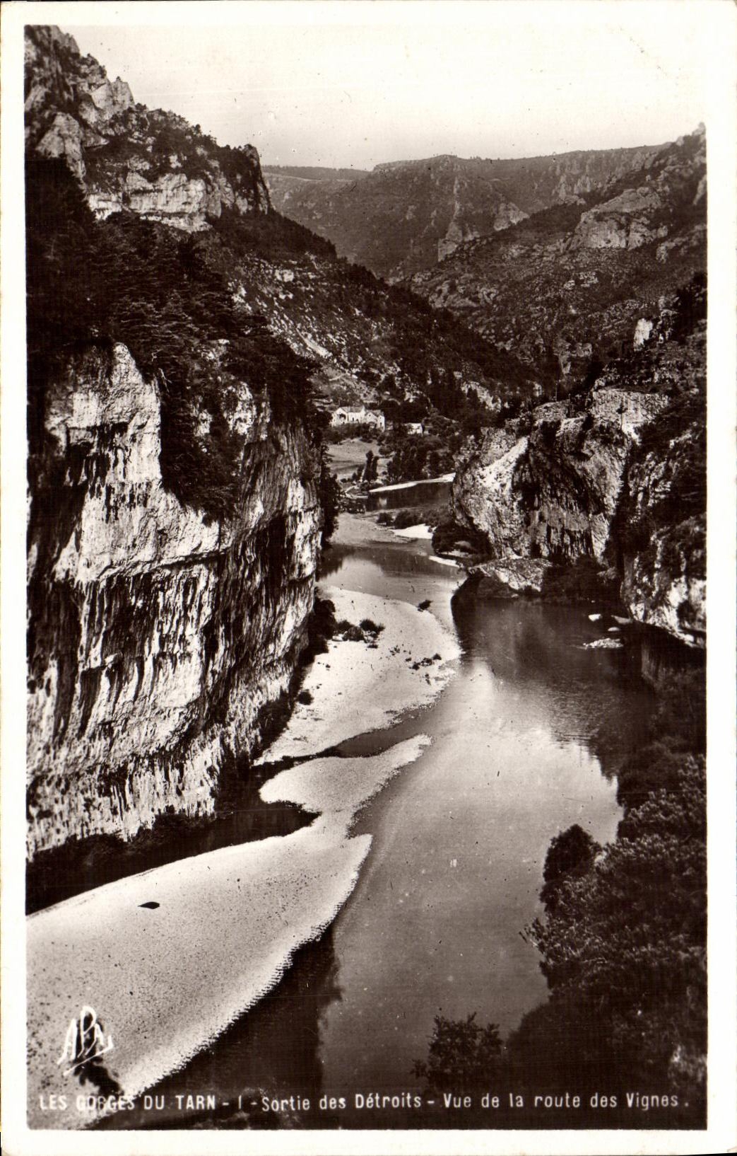 VINTAGE POSTCARD Falls of Tran Left the Straits Seen of the road of the vines