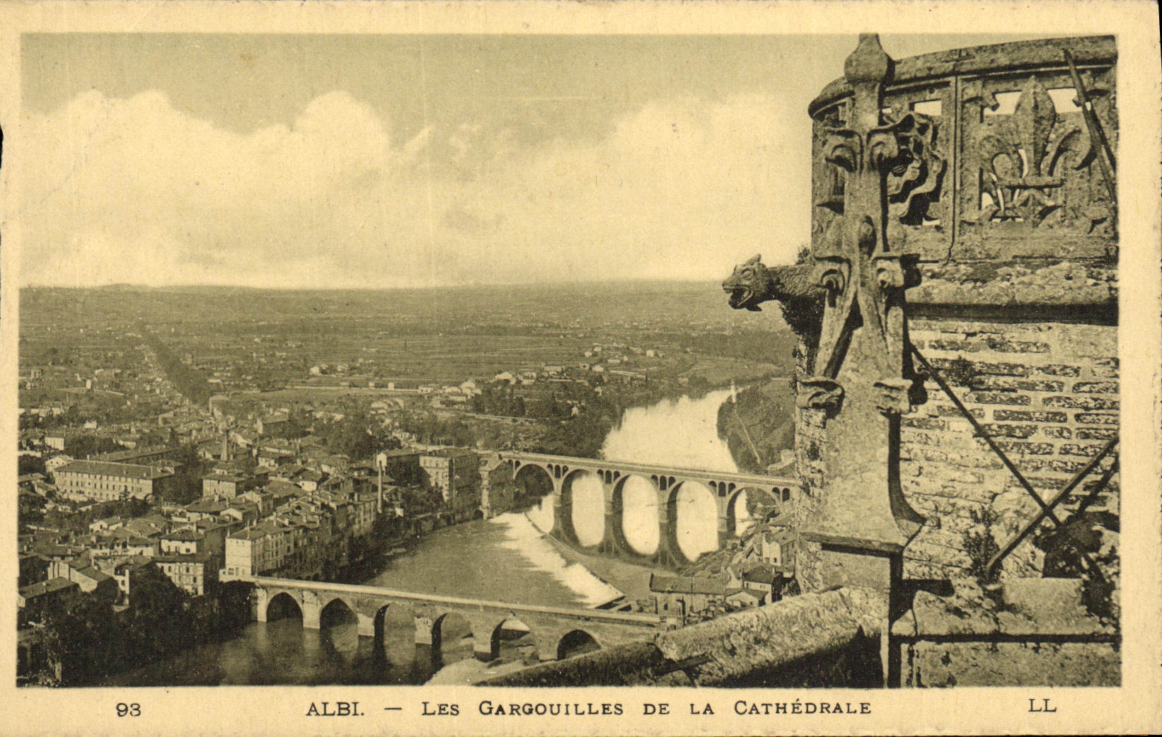 Canerias del humo de Albi de la POSTAL de la VENDIMIA de la catedral