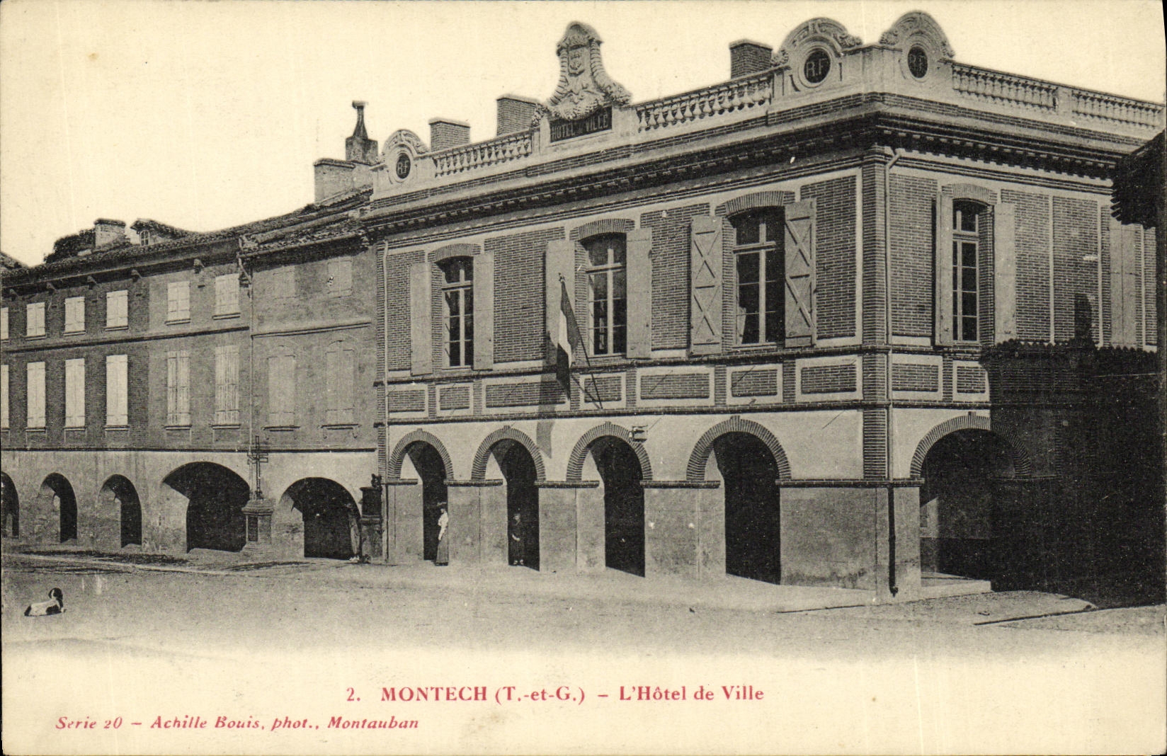VINTAGE POSTCARD Montech L Town hall