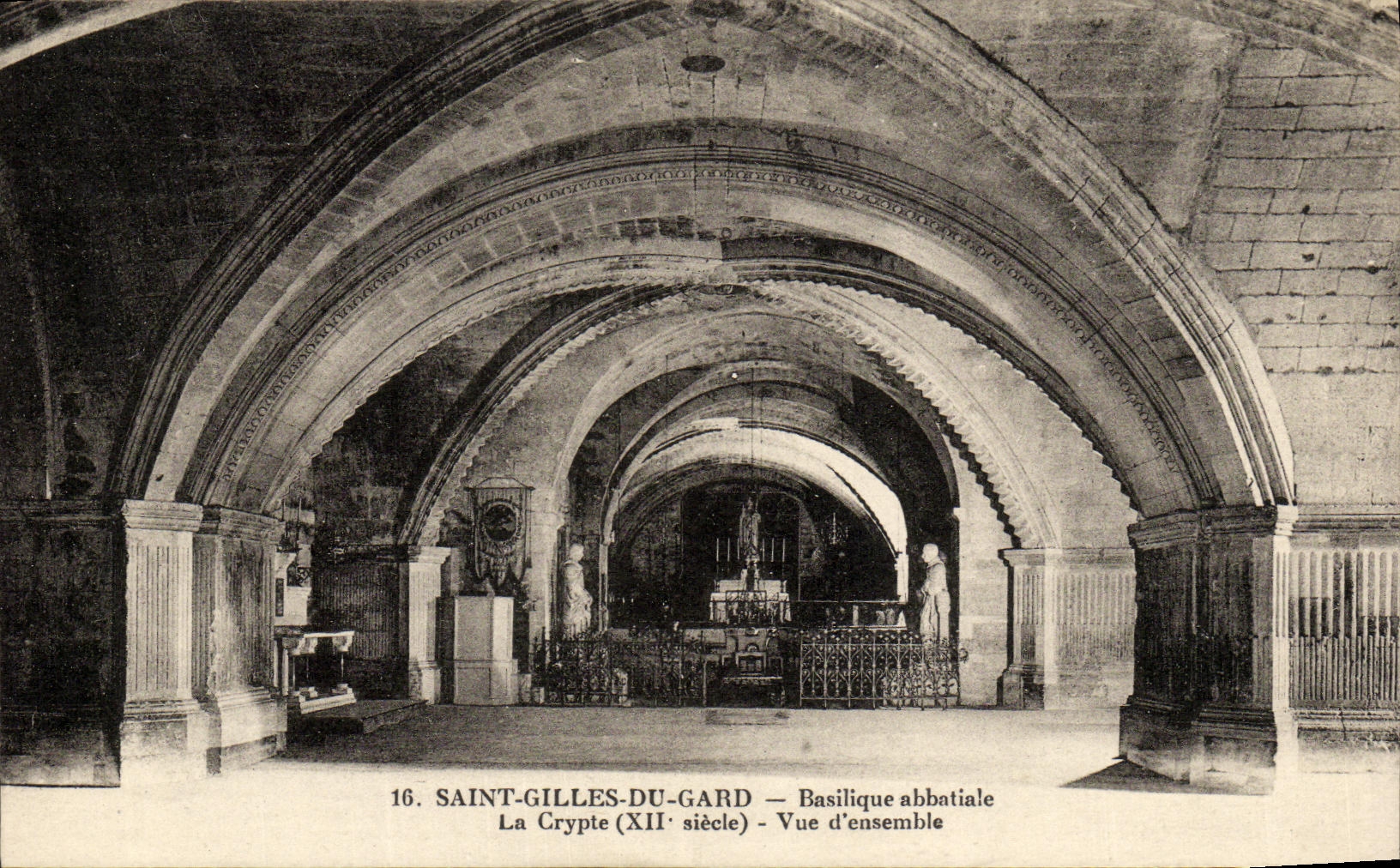CPA Saint Gilles Du Gard Basilique abbatiale La crypte Vue d ensemble