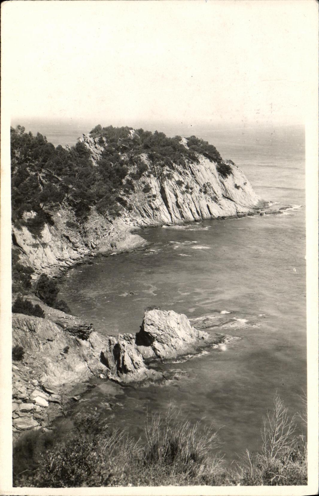 VINTAGE POSTCARD Lavandou Surroundings of the Cape Benat