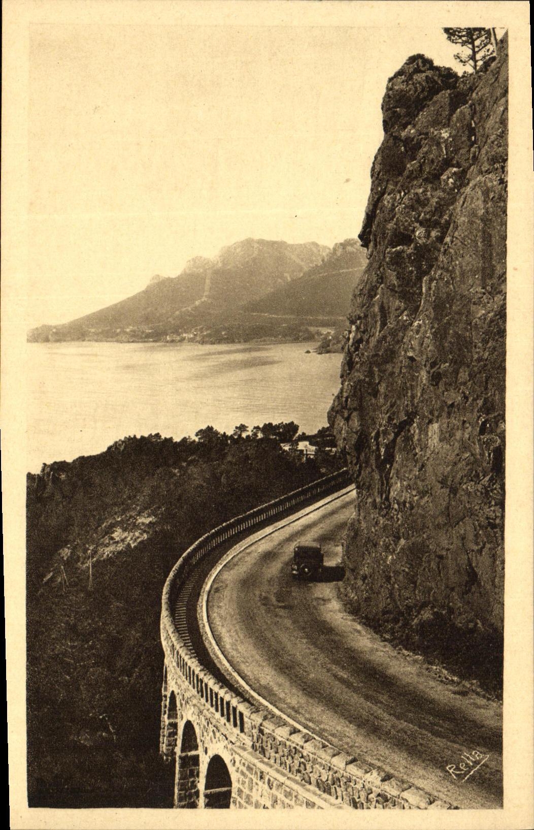 CPA Route de la corniche d or entre Theoule et la Trayas