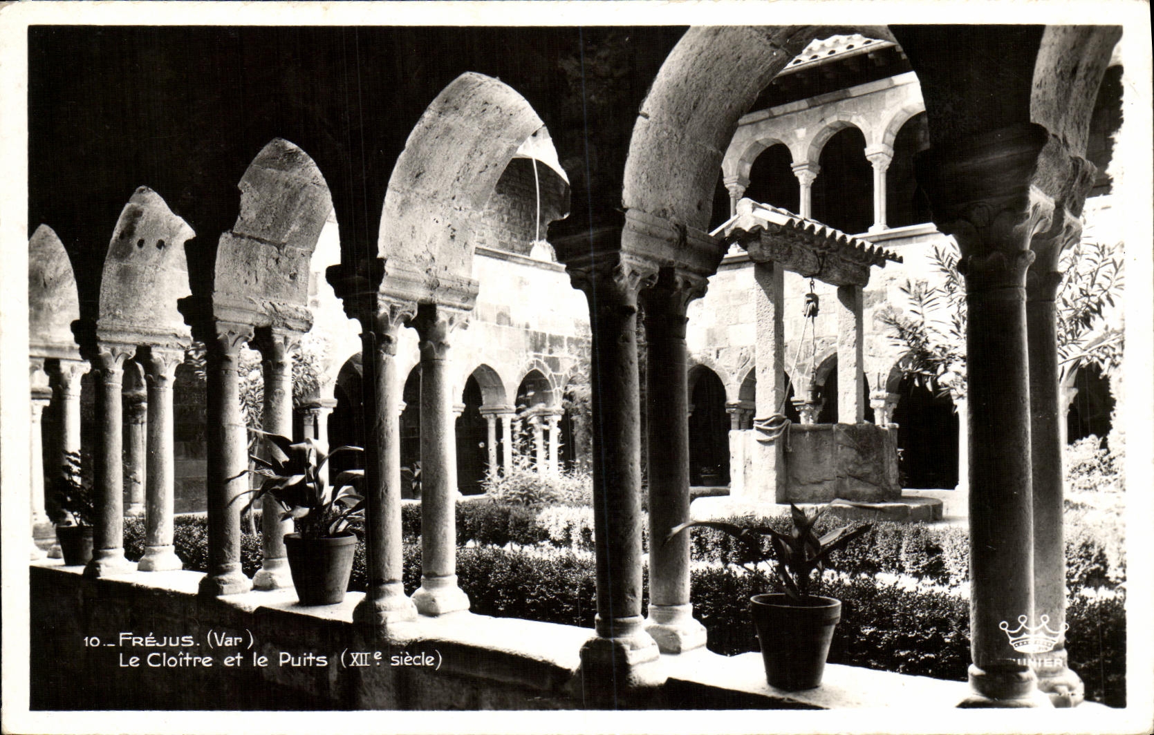 VINTAGE POSTCARD Frejus the Cloister and the Well