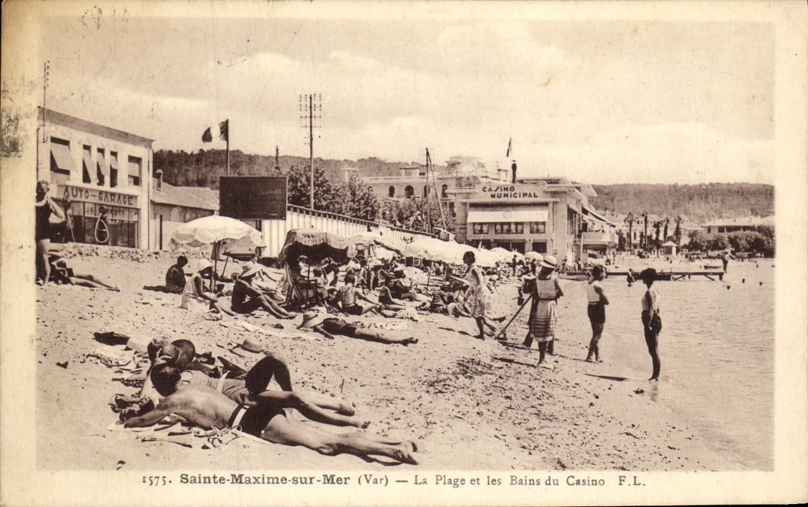 CPA Saint Maxime sur Mer La Plage et les Bains du Casino