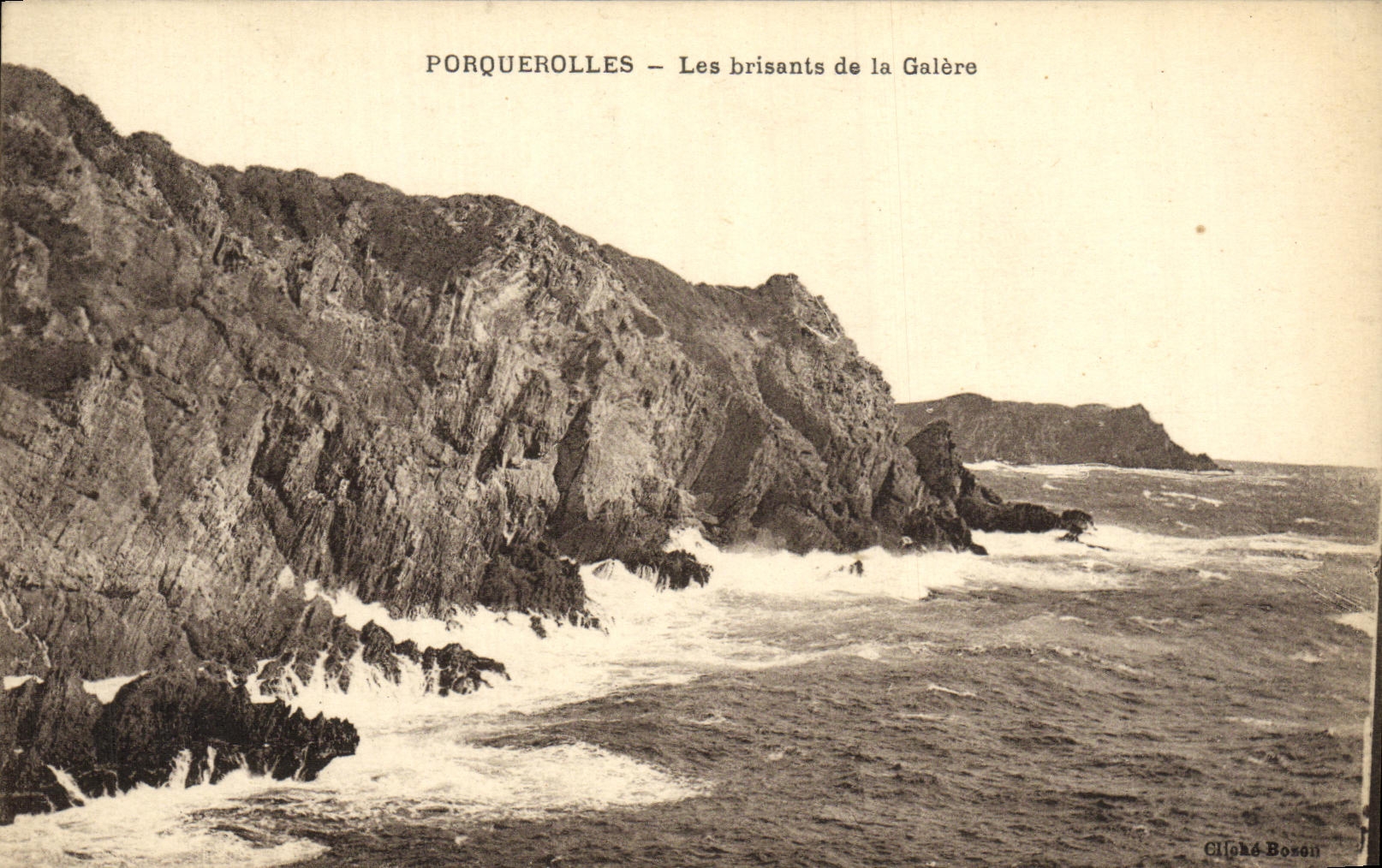 VINTAGE POSTCARD Porquerolles Breaking Them of Galere