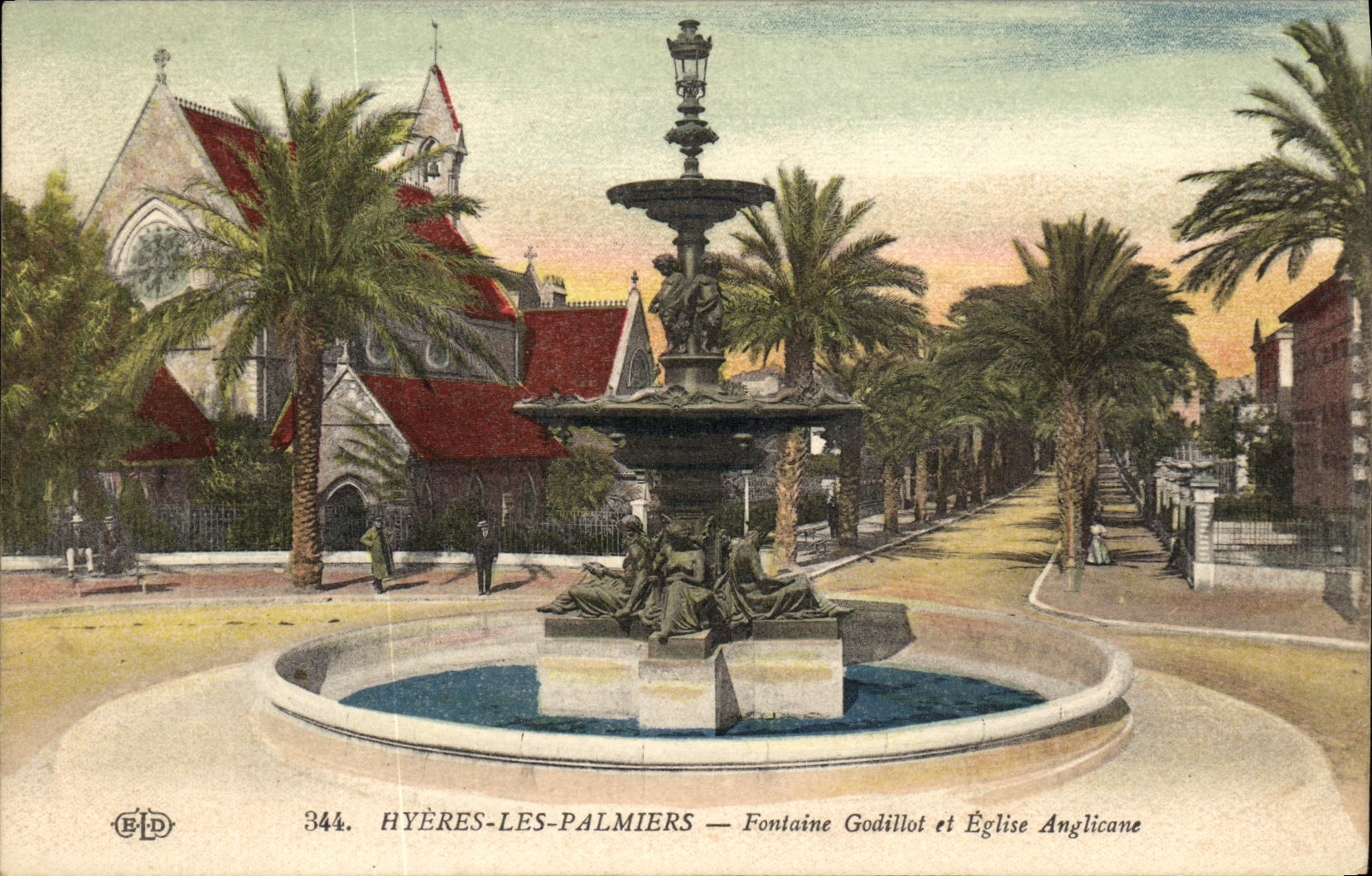 CPA Hyeres Les Palmiers Fontaine Godillot et Eglise Anglicane