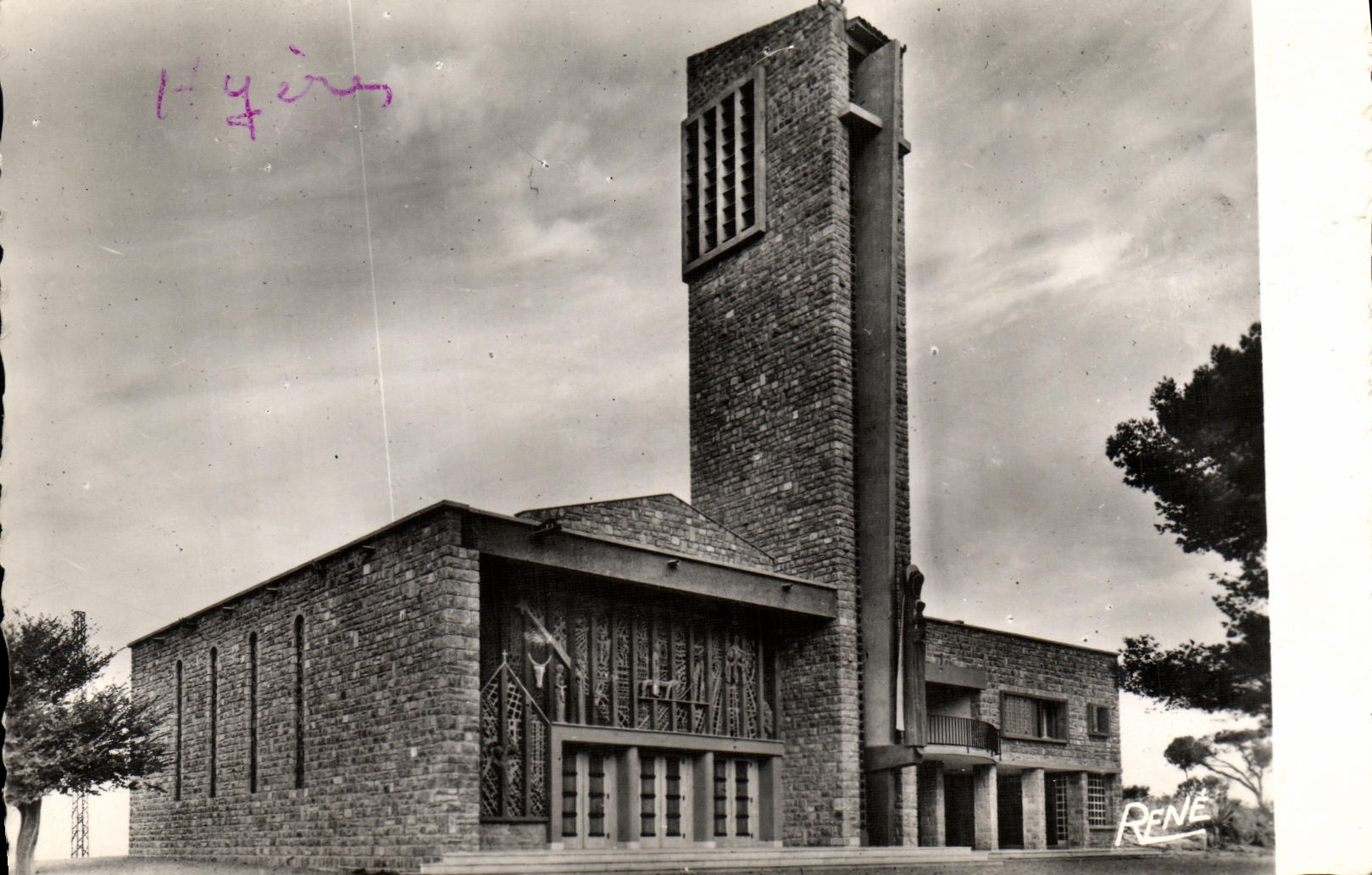 CPSM Hyeres Sanctuaire de ND de Consolation Vue generale