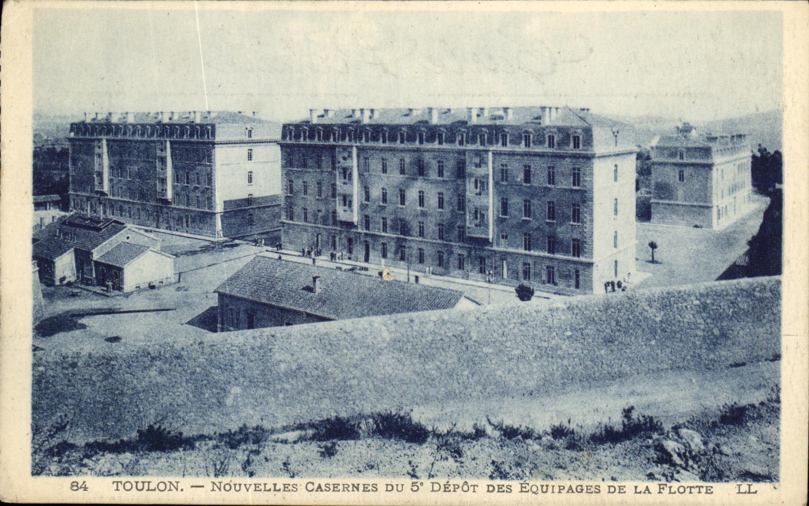 VINTAGE POSTCARD Toulon News Barracks Of the 5th deposit of the crews of the Militaria fleet