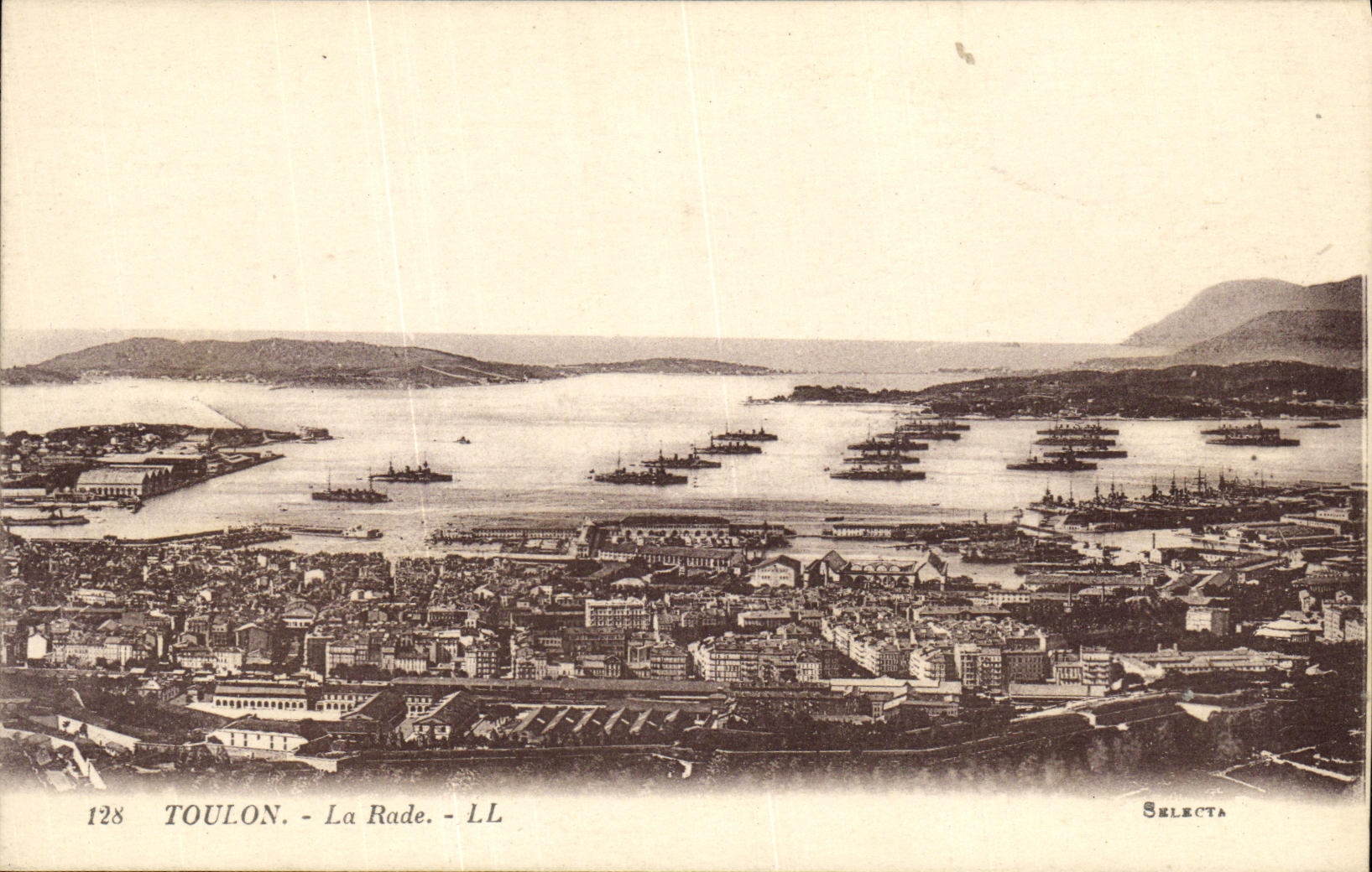 VINTAGE POSTCARD Toulon the Roads Boats