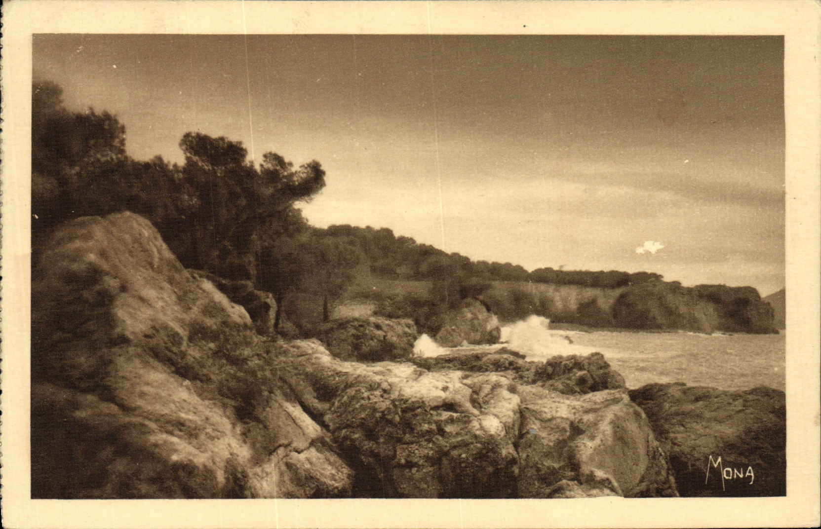 VINTAGE POSTCARD Toulon At the seaside Rocks of co Marguerite