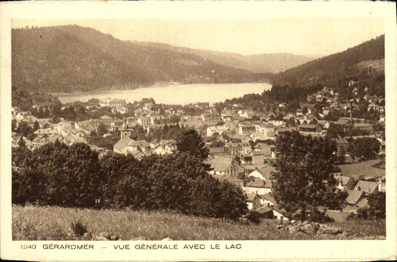 VINTAGE POSTCARD Gerardmer View With the Lake