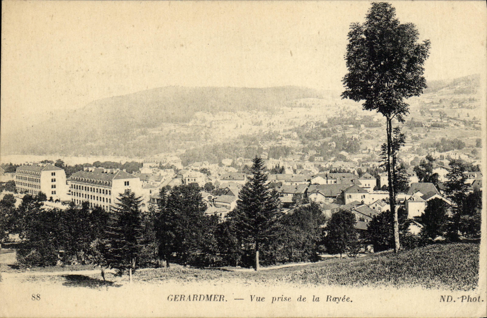 VINTAGE POSTCARD Gerardmer Seen from of Rayee