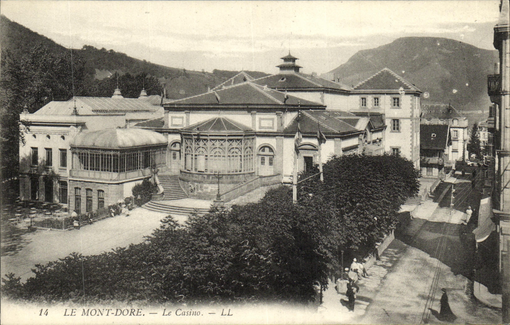 VINTAGE POSTCARD the Mount Gilds the Casino