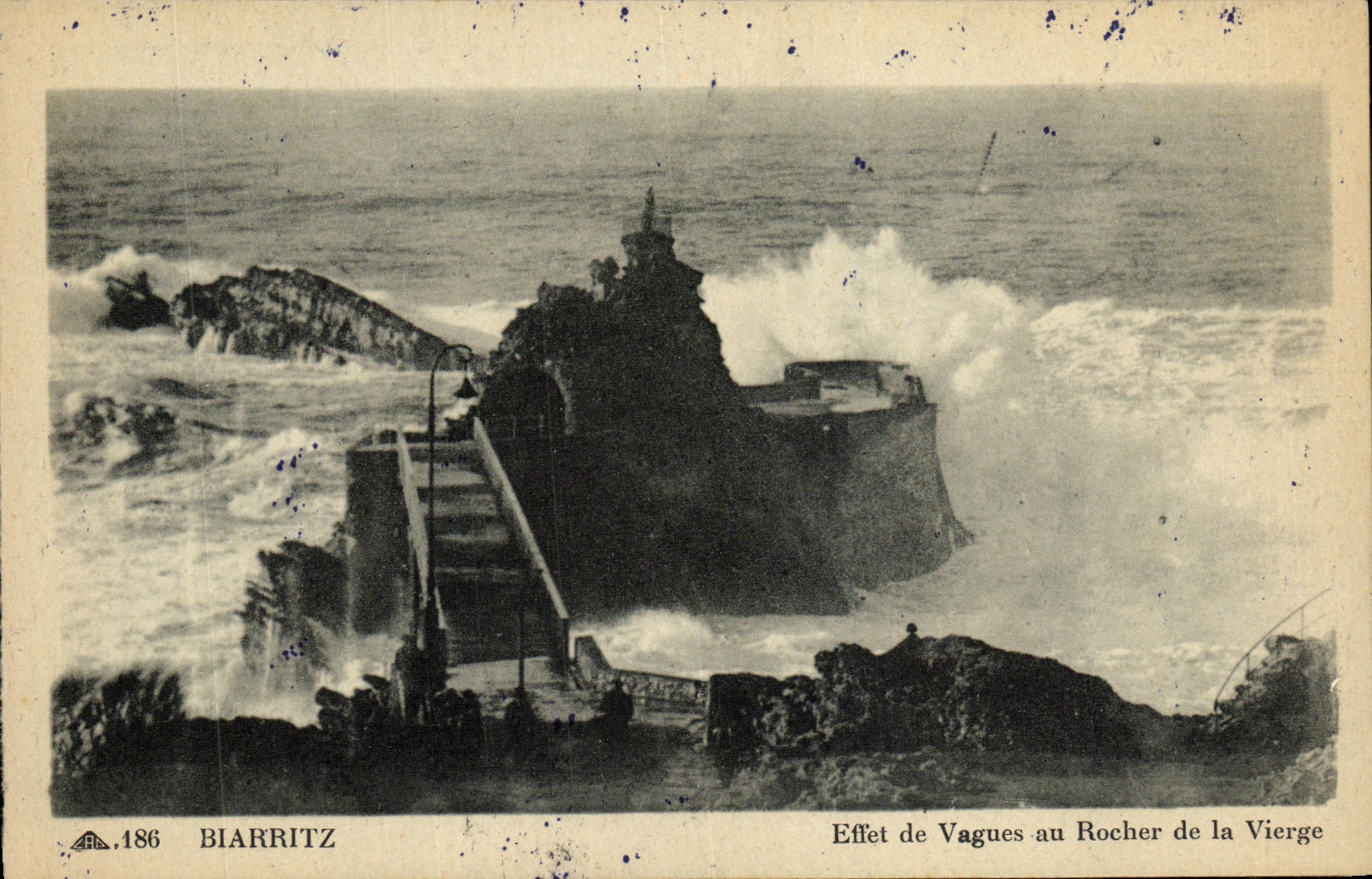 CPA Biarritz Effet de Vagues Au Rocher De La Vierge 