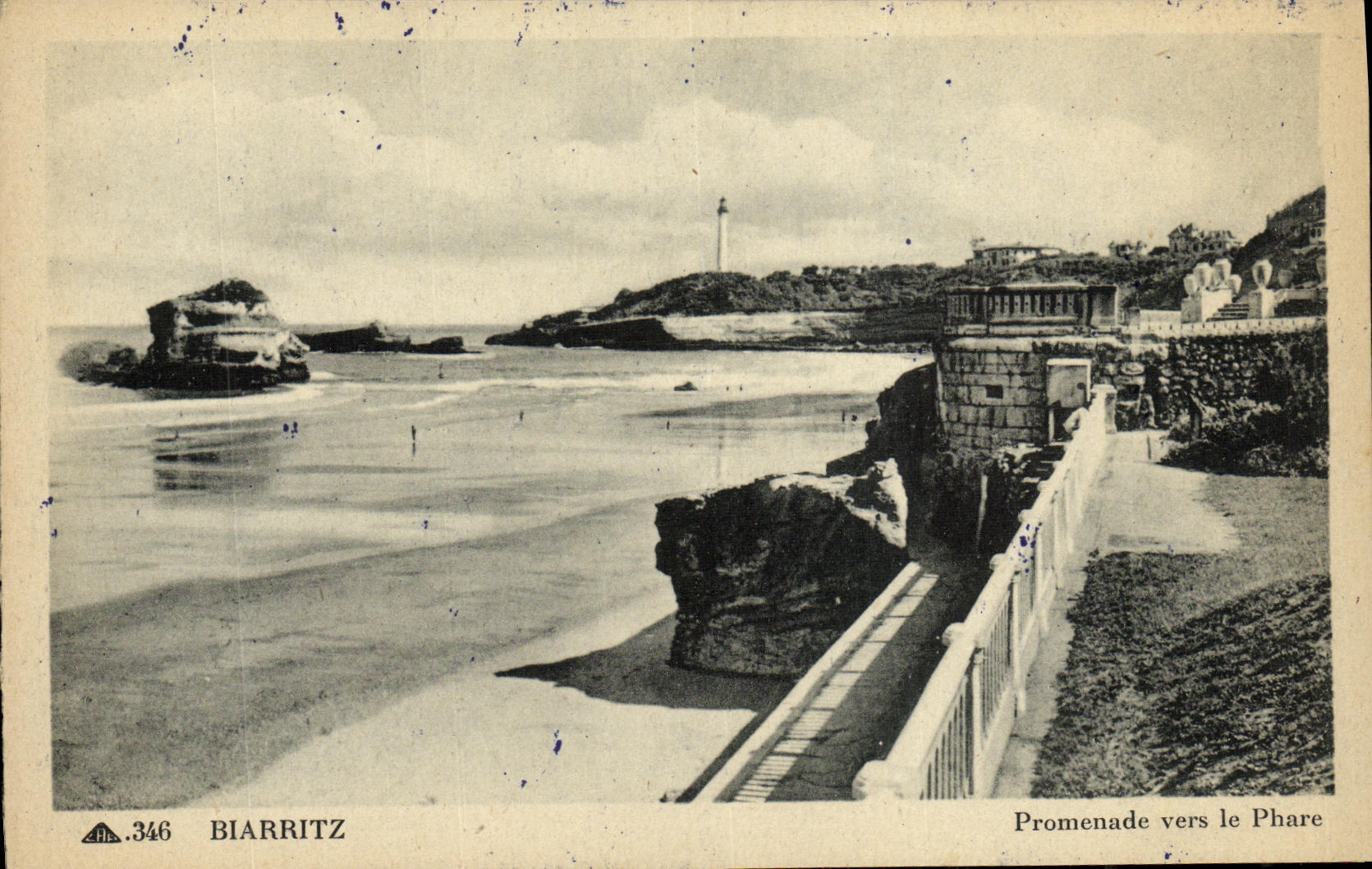 CPA Biarritz Promenade Vers Le Phare 