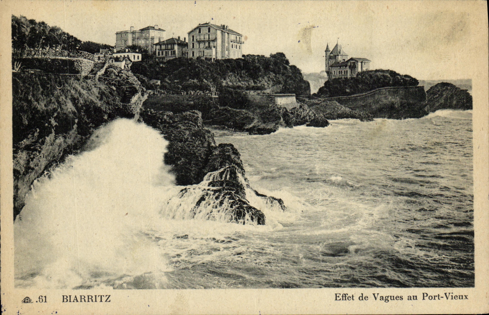 CPA Biarritz Effet De Vagues Au Port Vieux 