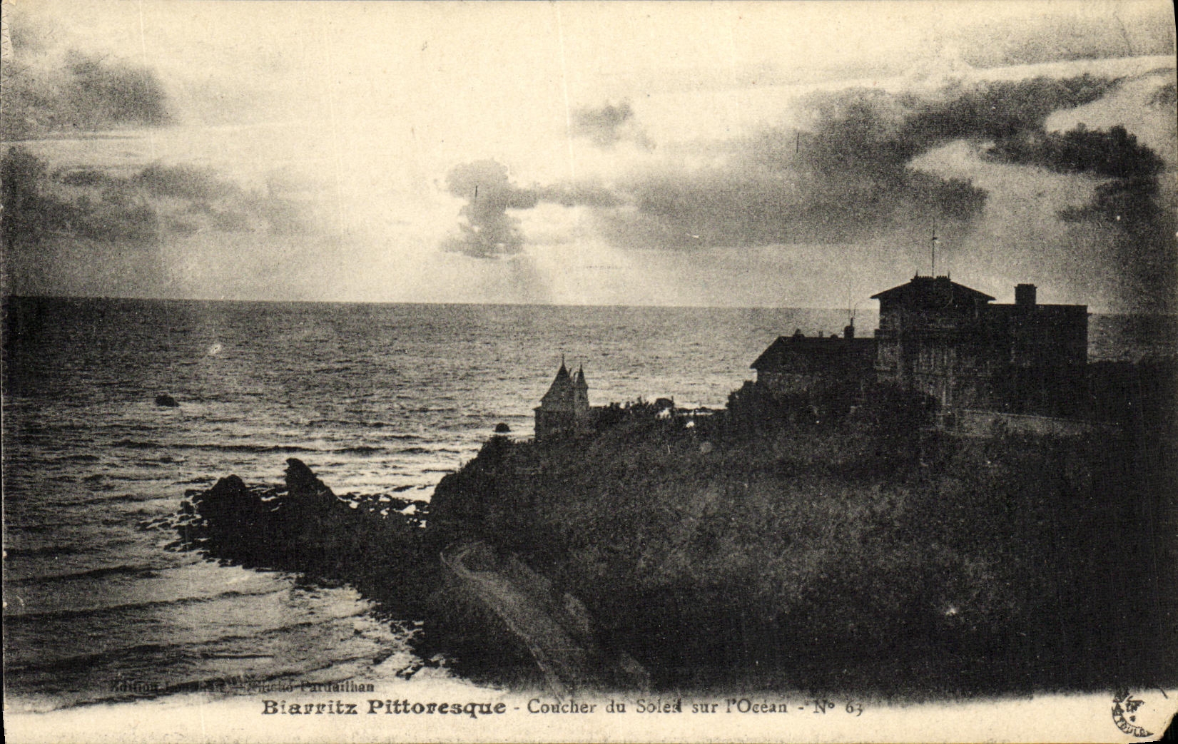 CPA Biarritz Pittoresque Coucher du Soled Sur L ocean 