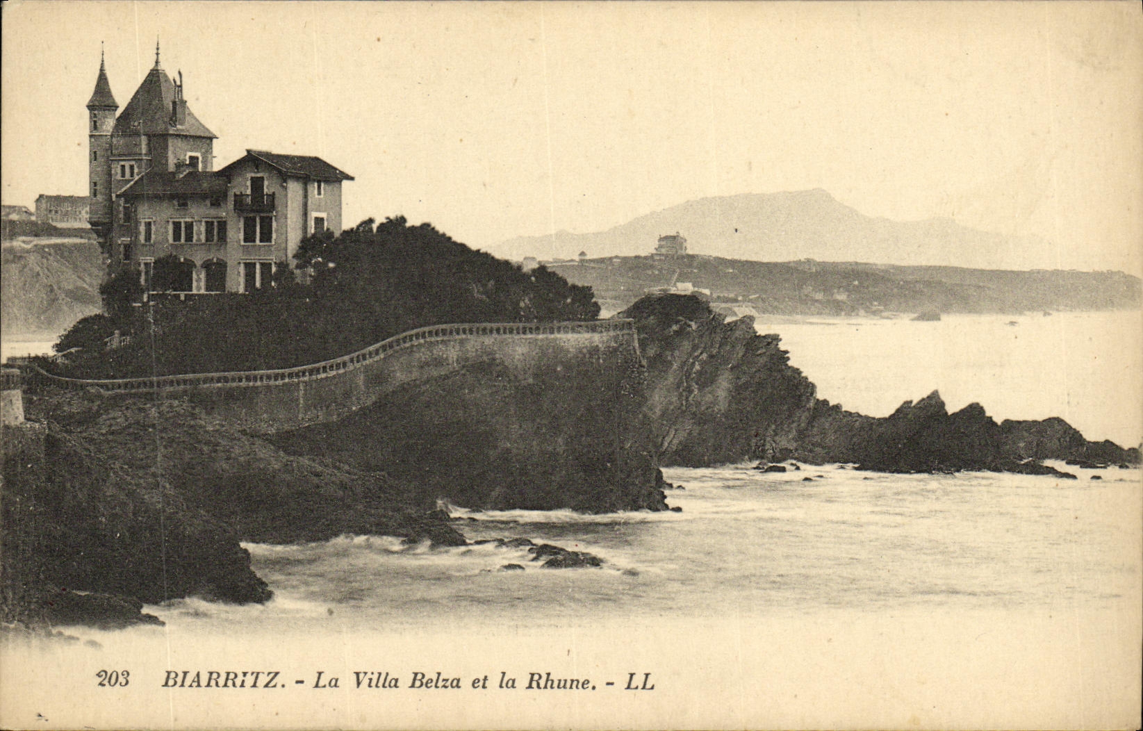CPA Biarritz La Villa Belza Et la Rhune