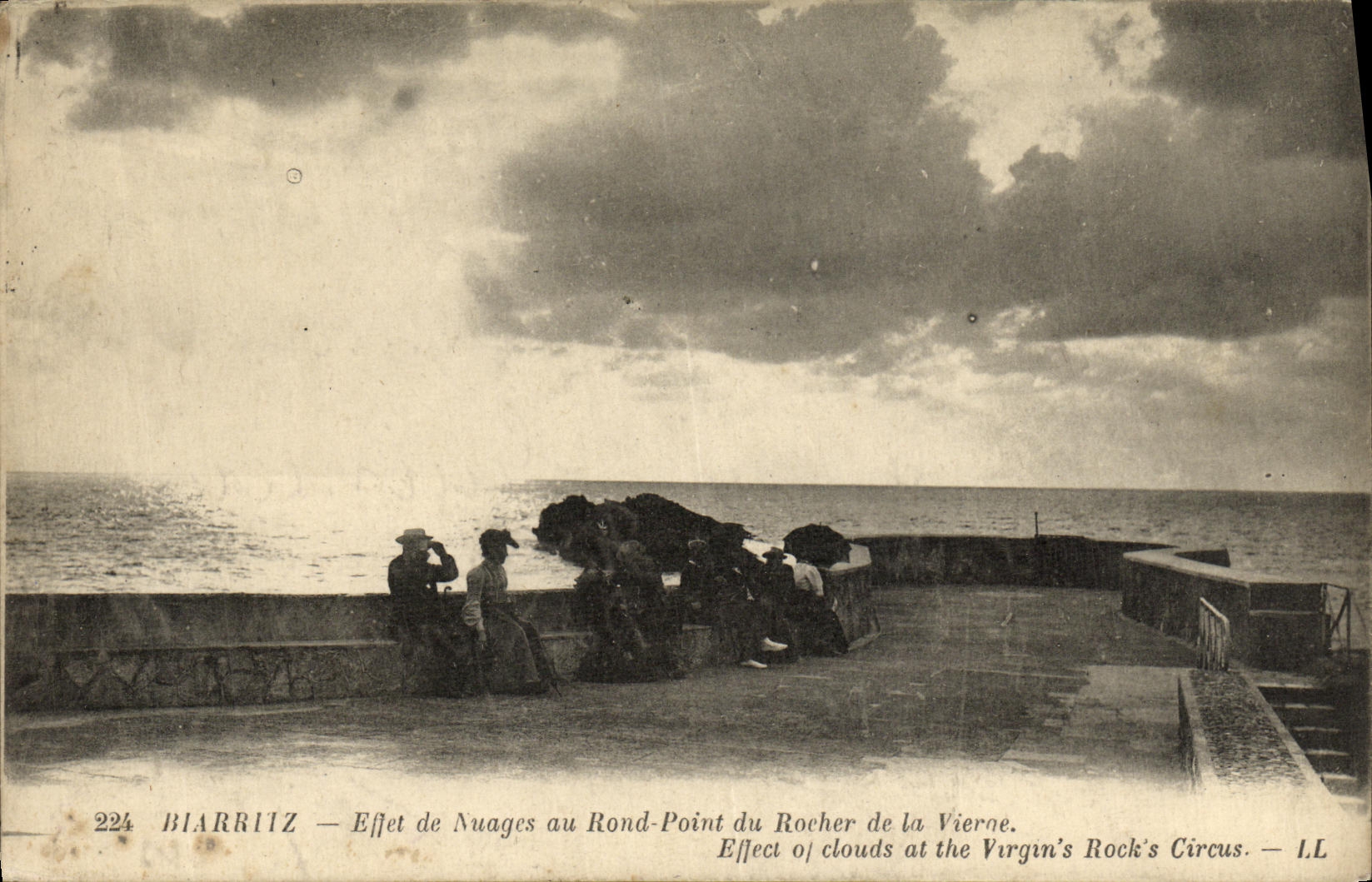 CPA Biarritz Effet de Nuages Au Rond Point du Rocher de la Vierge