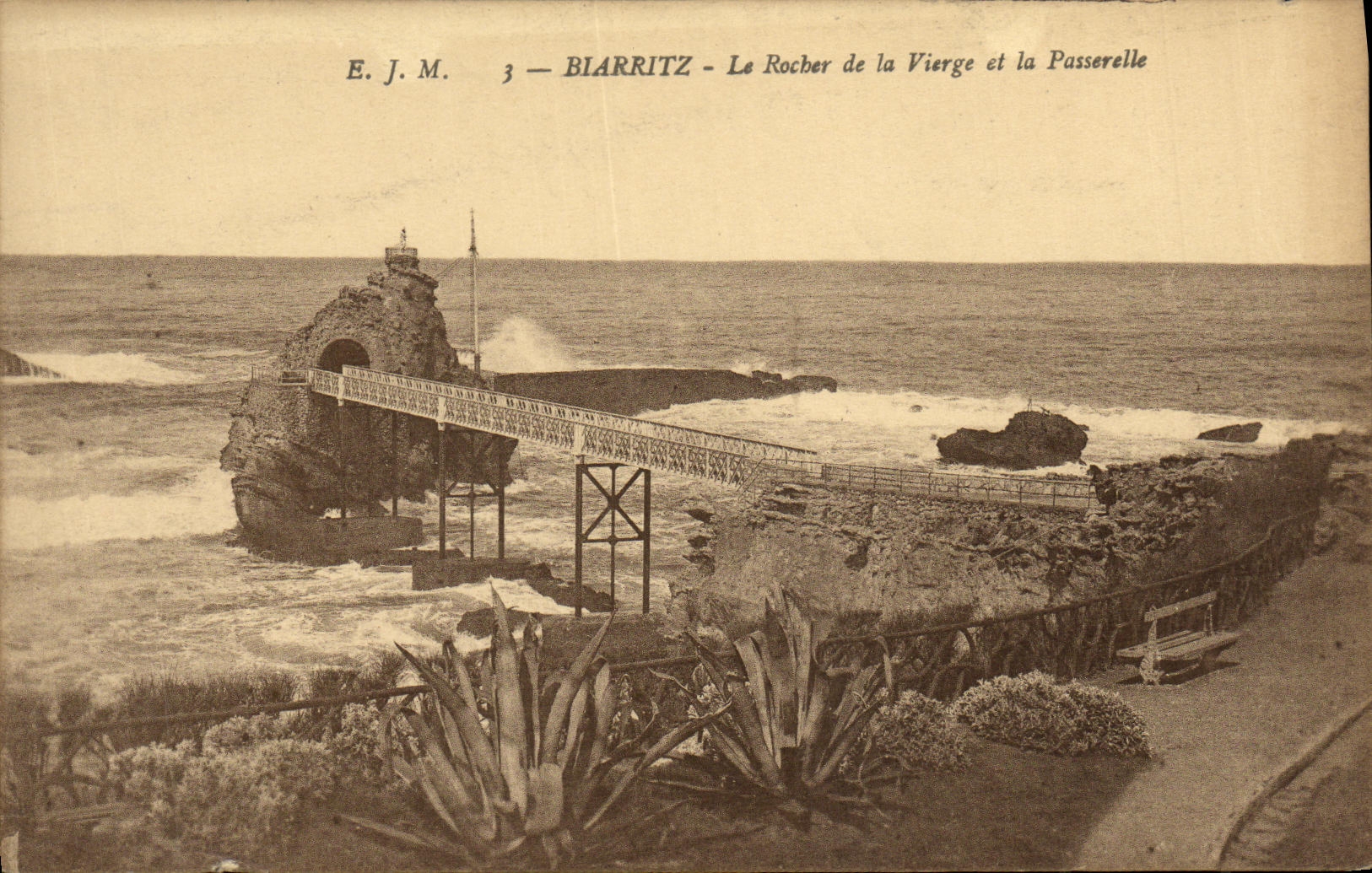 CPA Biarritz La Rocher de la Vierge et La Passerelle
