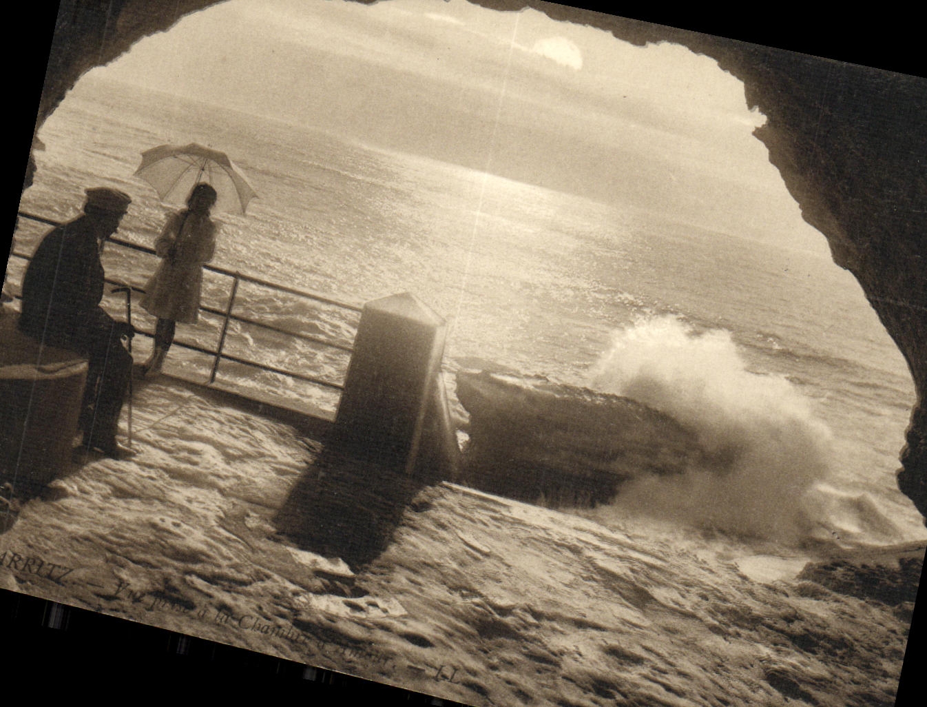 CPA Biarritz Vue Prise A La Chambre d Amour