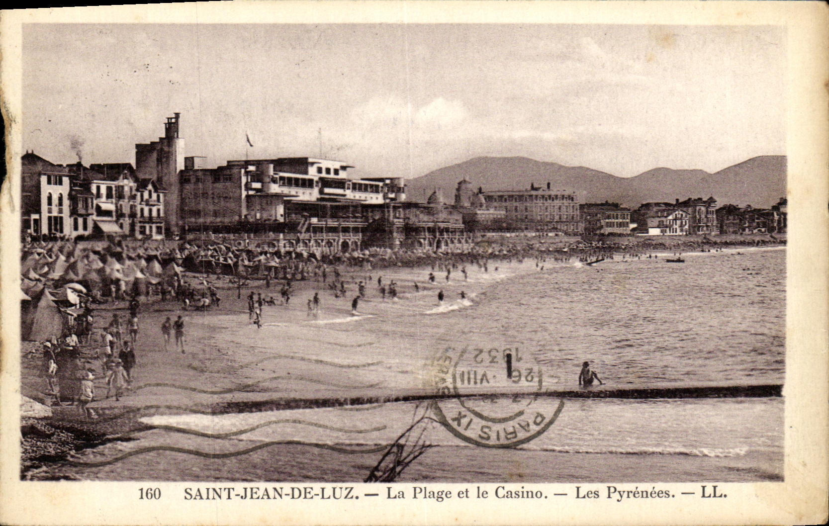 CPA Saint Jean De Luz La Plage et le Casino Les Pyrenees