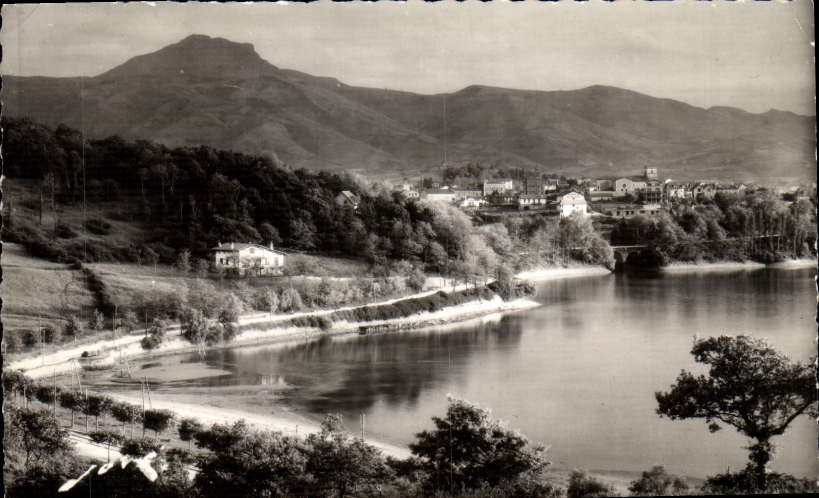 CPSM Hendaye the peak of Haya dominates the city