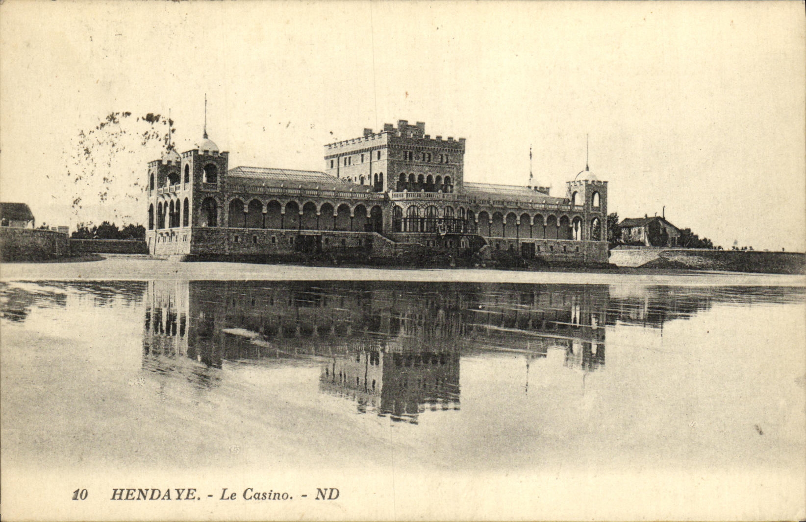 VINTAGE POSTCARD Hendaye the Casino