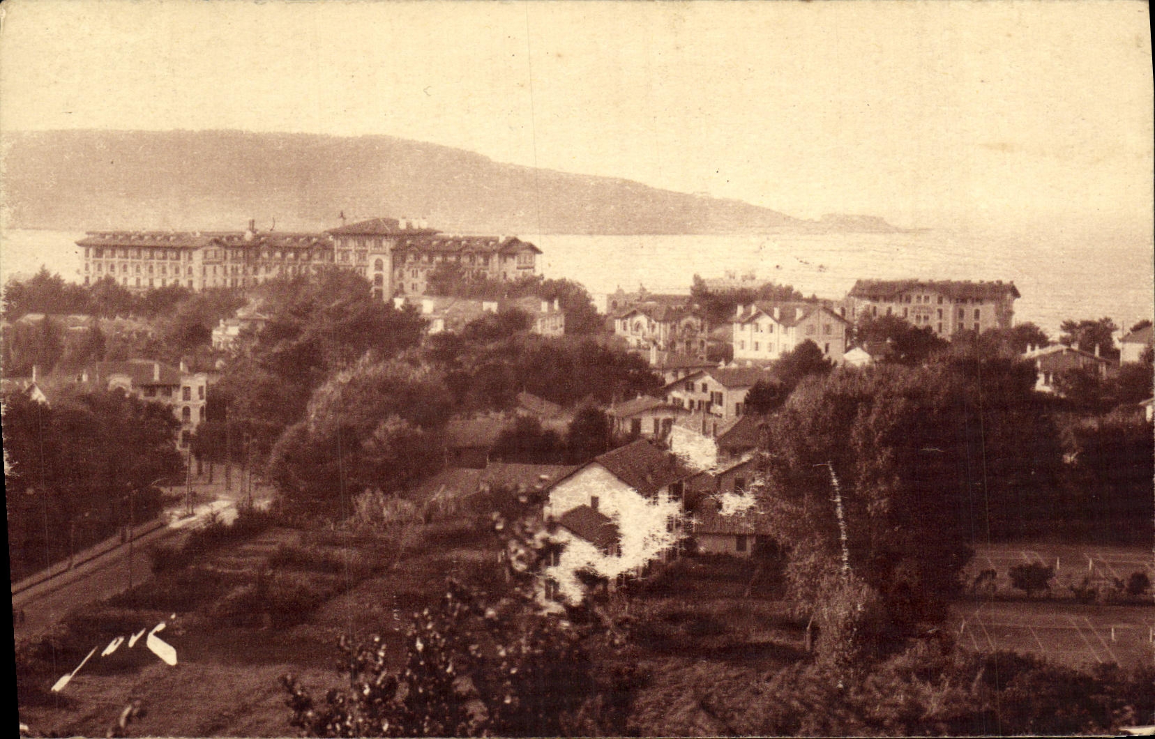 VINTAGE POSTCARD Hendaye Seen On Beach And L Eskualduna Hotel