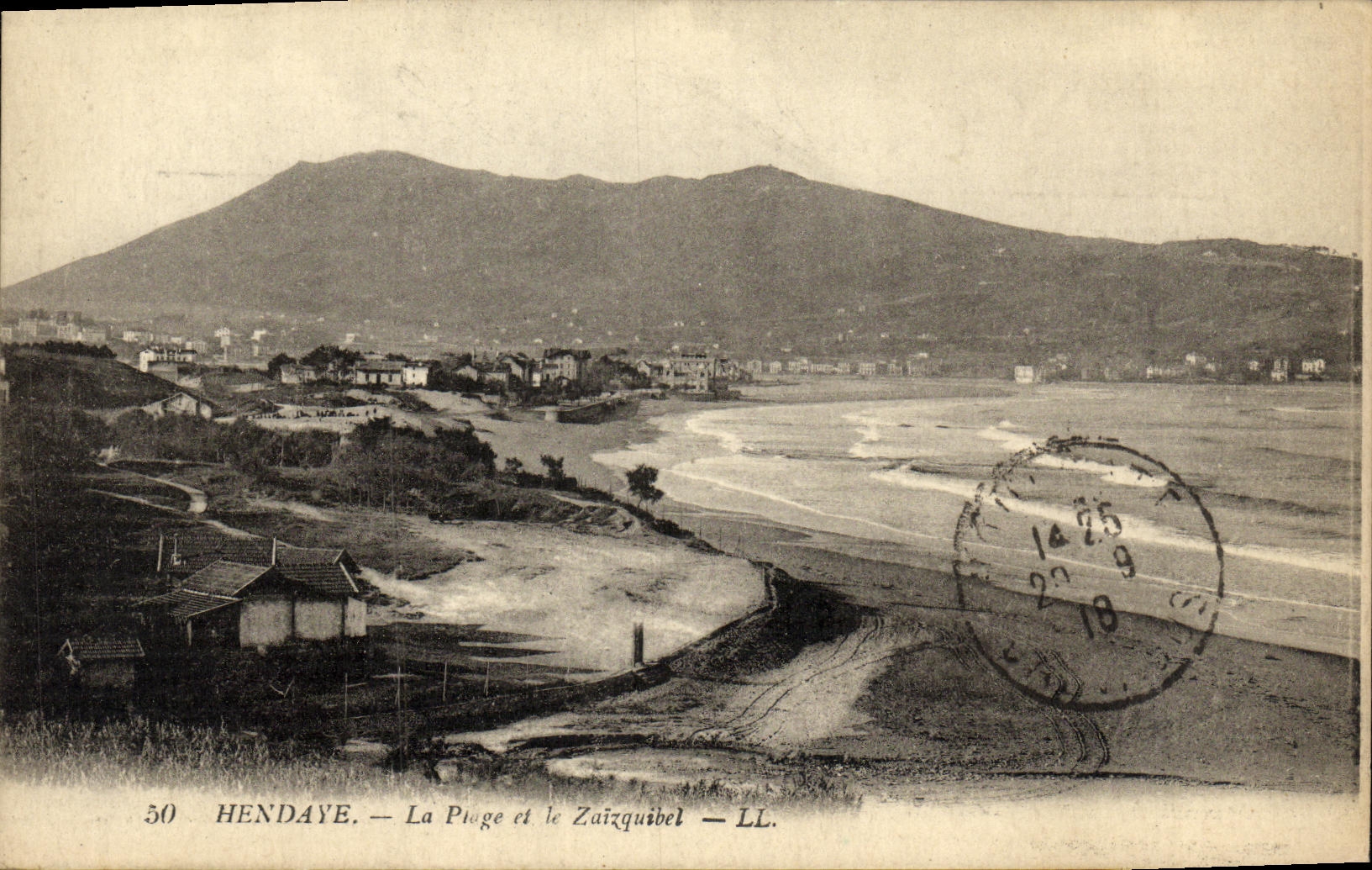 VINTAGE POSTCARD Hendaye the Beach and Zuizquibel