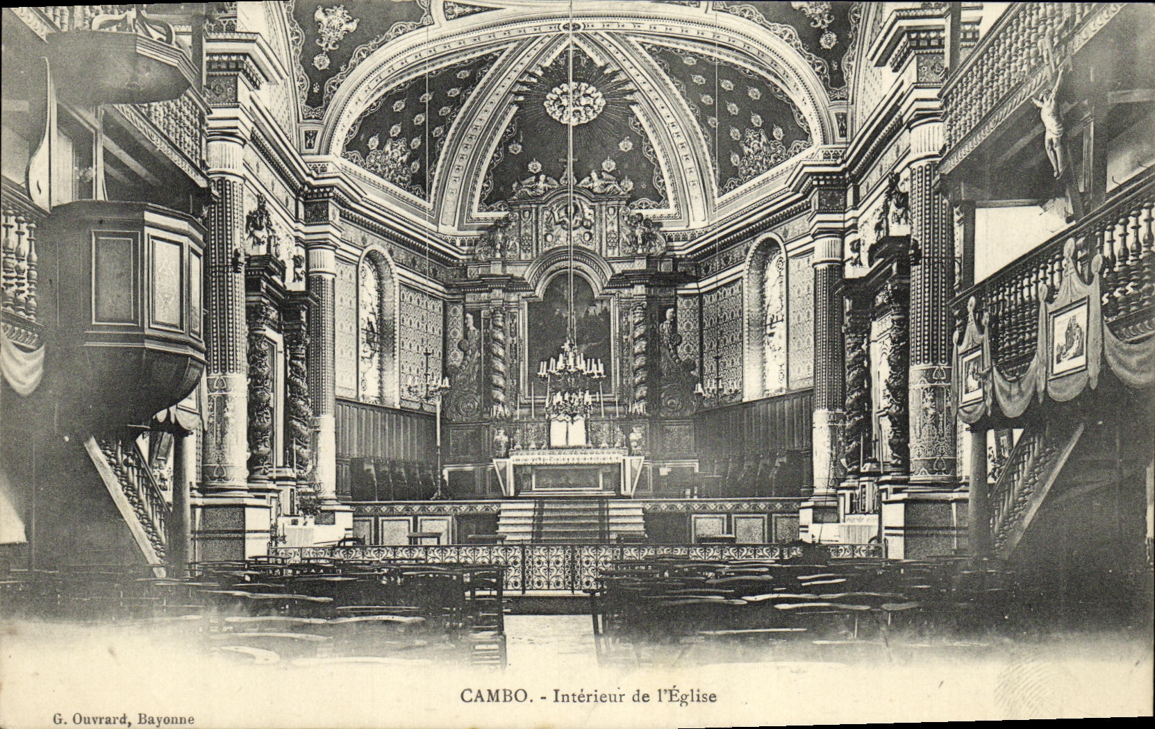 VINTAGE POSTCARD Interior Cambo of L Church