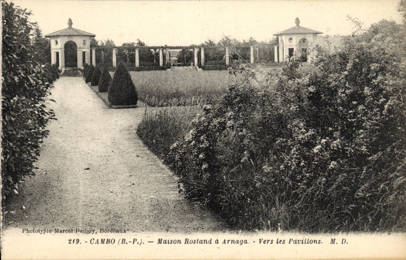 VINTAGE POSTCARD Cambo Maison Rostand has Arnaga Towards the Houses