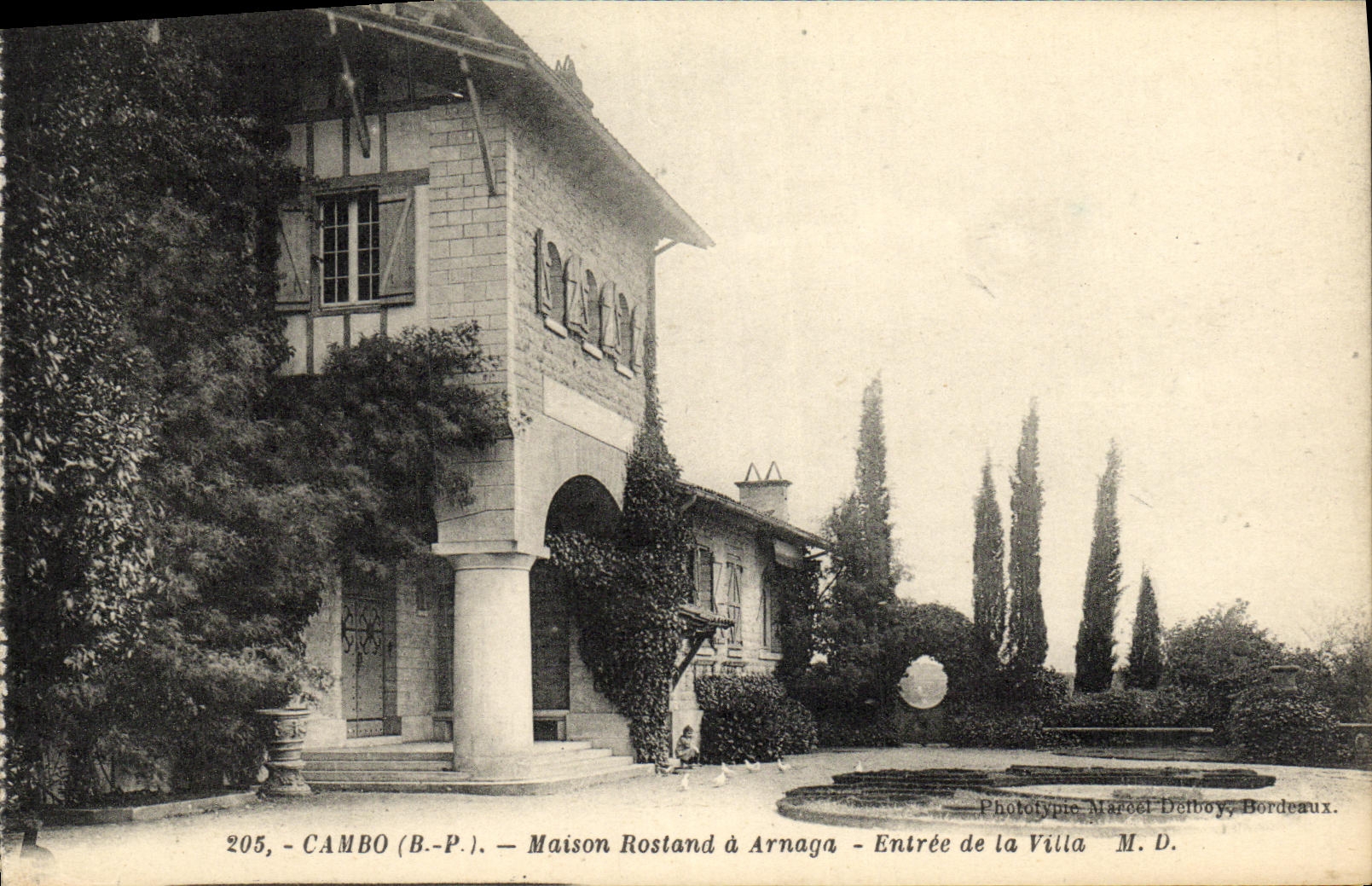 VINTAGE POSTCARD Cambo Maison Rostand has Arnaga Entree of the Villa