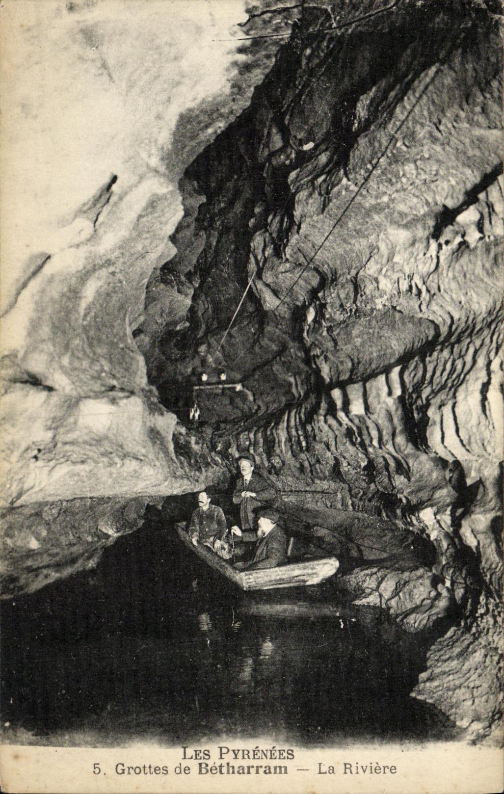 VINTAGE POSTCARD Caves of Betharram the River