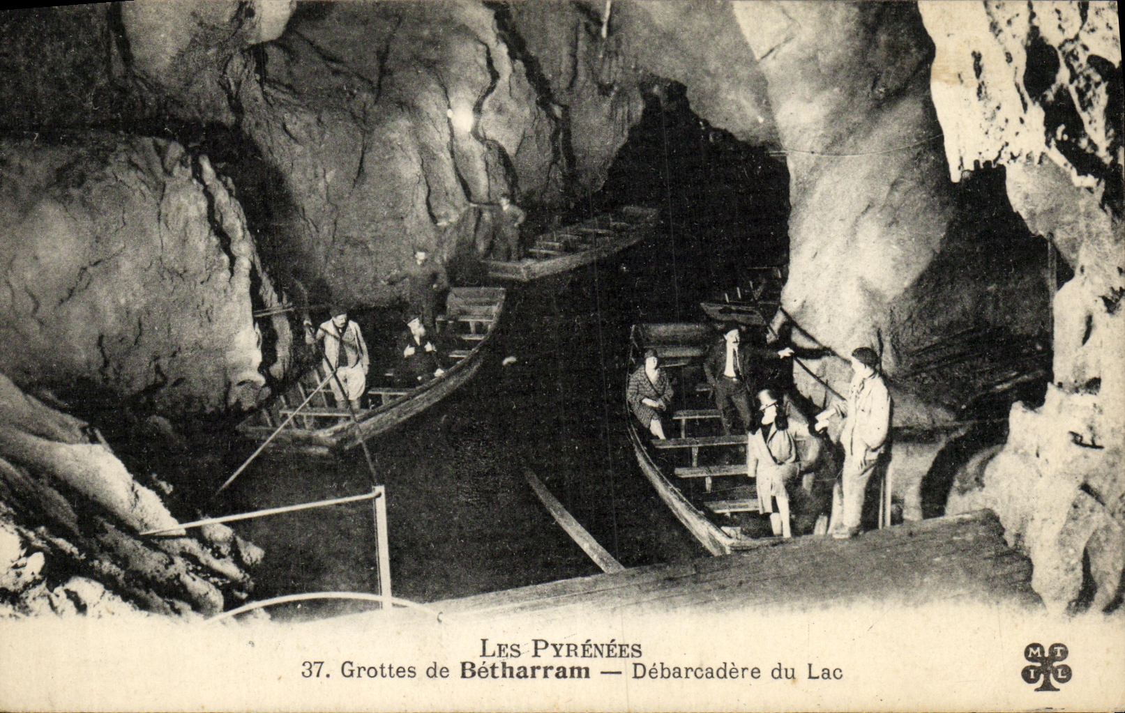 VINTAGE POSTCARD Caves of Betharram Unloading dock of the Lake