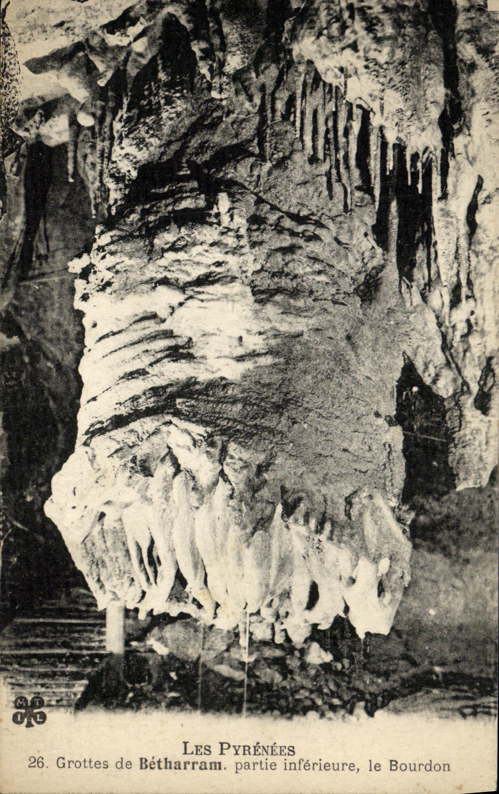 VINTAGE POSTCARD Caves of Betharram Lower part the Bumblebee