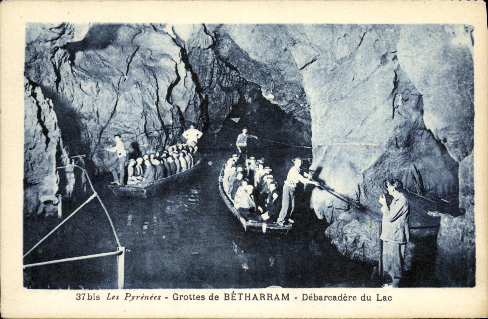 VINTAGE POSTCARD Pyreness Caves of Betharram Unloading dock of the Lake