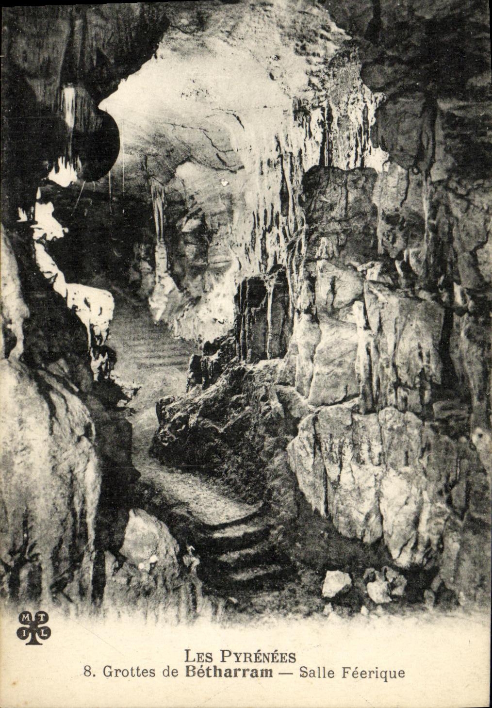 VINTAGE POSTCARD Pyreness Caves of Fairy like Betharram Room